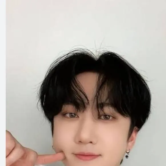 chat with ai character: changbin 