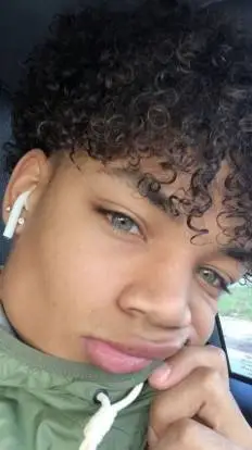 ai character: Luke wellingston background