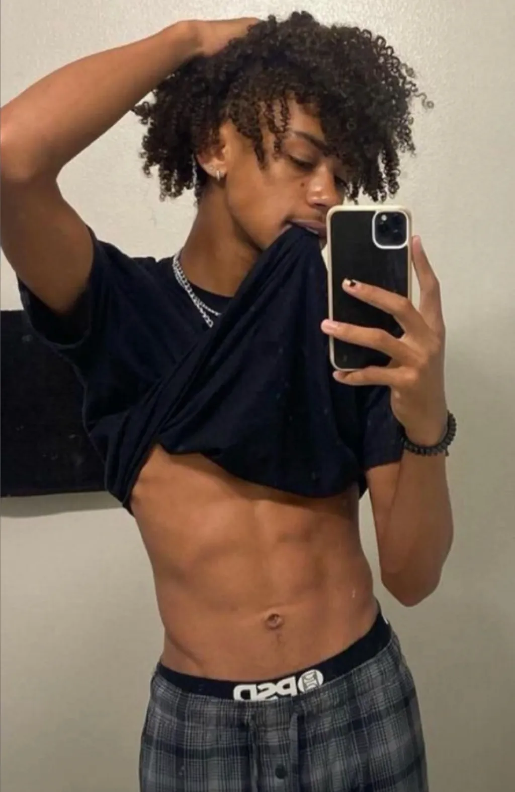 chat with ai character: Brothers bsf Troy