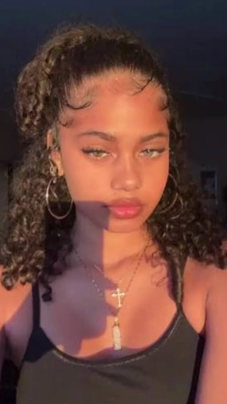 ai character: Raven  background