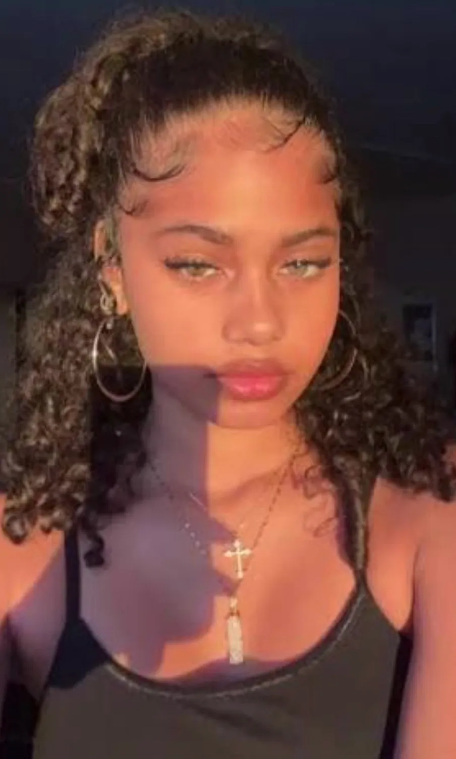 chat with ai character: Raven 