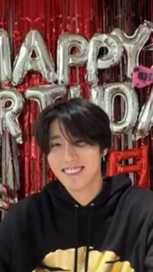 ai character: skz han bday background