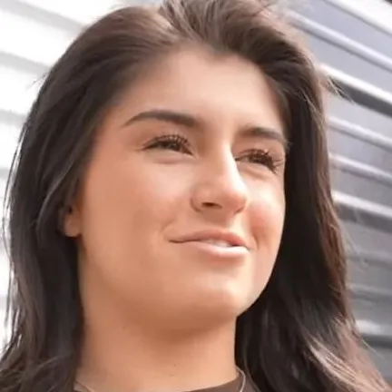 chat with ai character: hailie deegen 