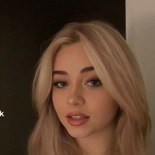 chat with ai character: Danielle/Dani