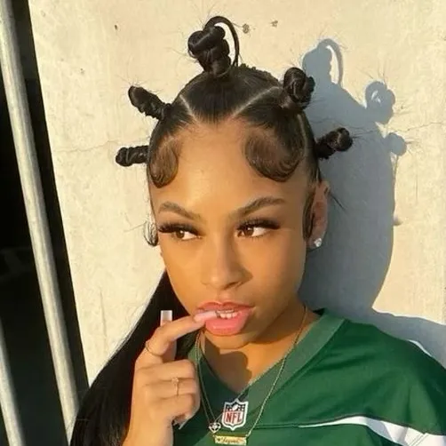 chat with ai character: Nadia Jocelyn 