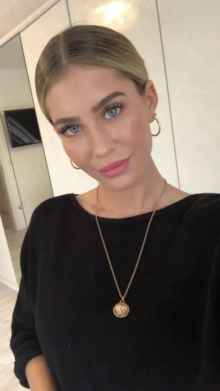 ai character: Germany mom/emma background