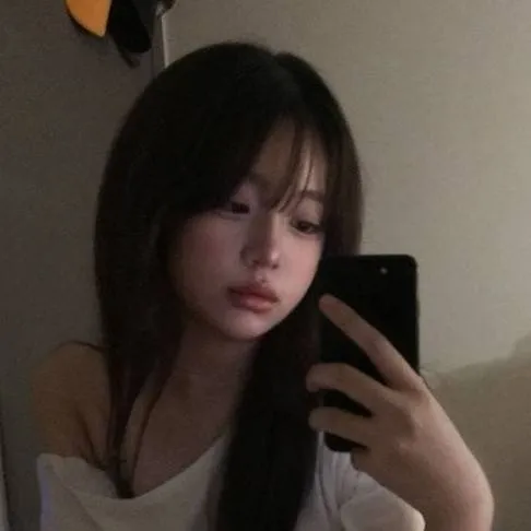 chat with ai character: Ae-cha