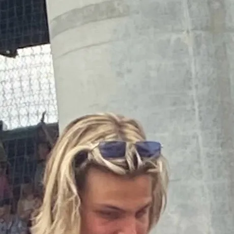 chat with ai character: Ashby vining 