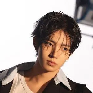 chat with ai character: Lee heeseung 