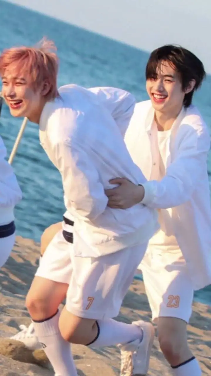 ai character: sunsun  background