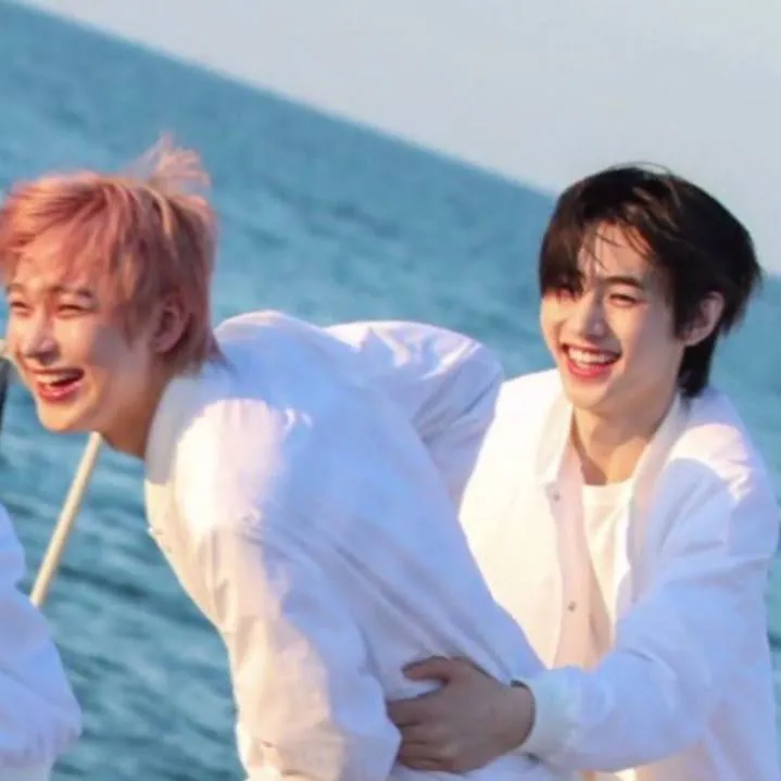 chat with ai character: sunsun 