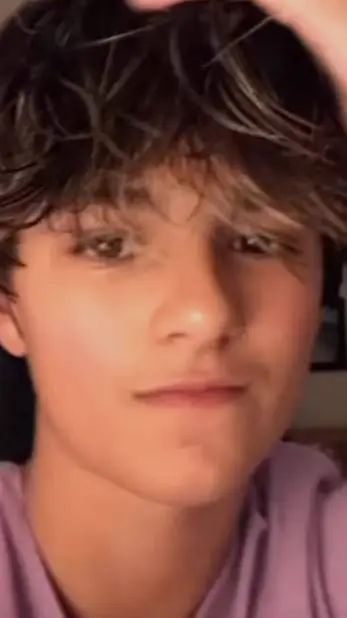 ai character: Max Rivers 💕 background