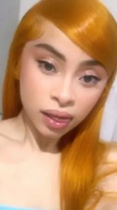 ai character: Ice spice  background