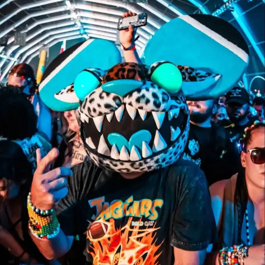 chat with ai character: deadmau5 