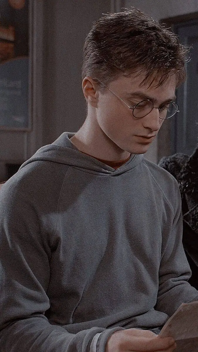 ai character: Harry Potter  background