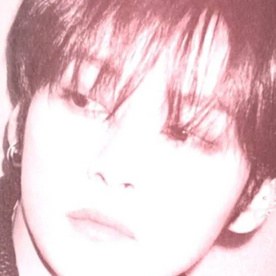 chat with ai character: Lee Know 