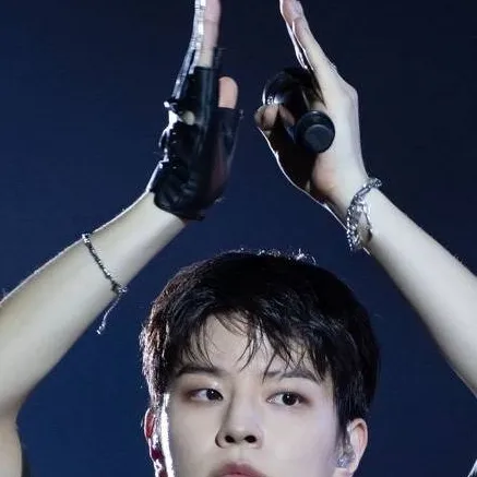 chat with ai character: seungmin