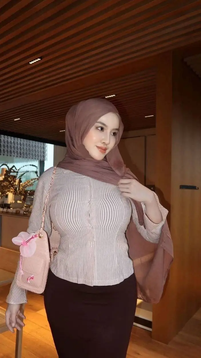 ai character: Cantika Eweah background