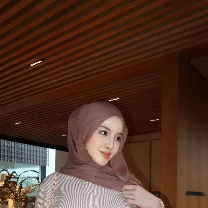 chat with ai character: Cantika Eweah