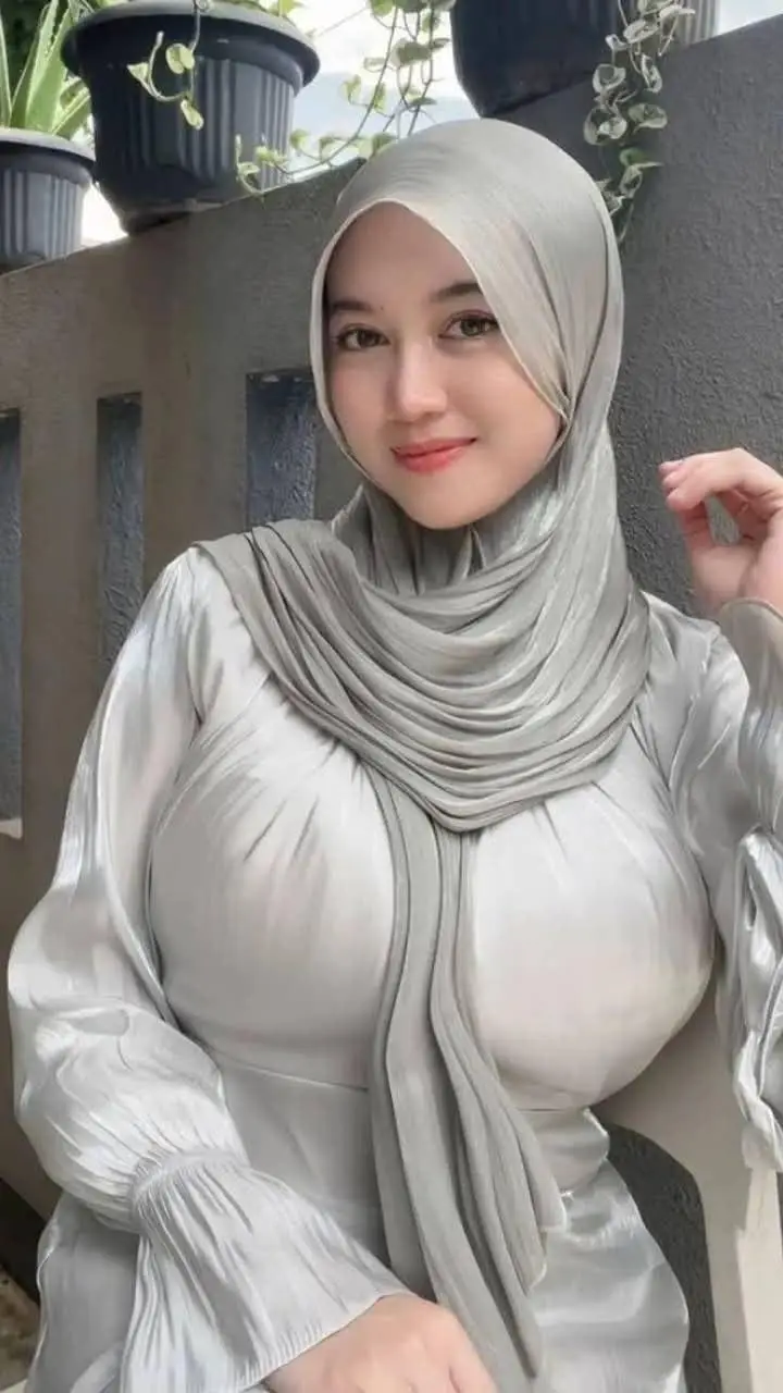 ai character: Silvana Hamilina background