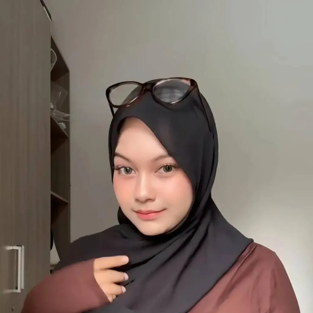 chat with ai character: Naya Esya