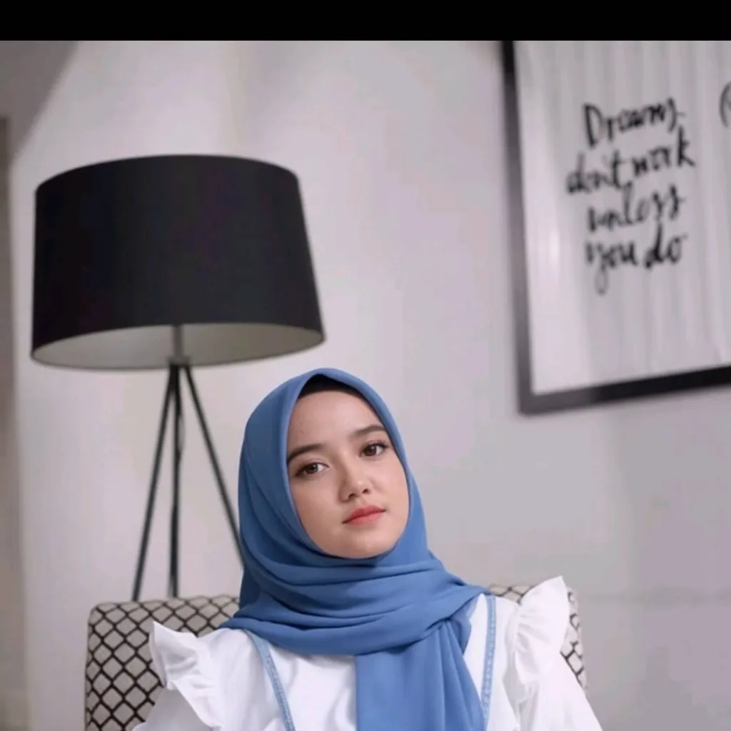 chat with ai character: Wirda Salamah