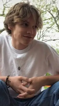 ai character: Oli (Oliver)  background