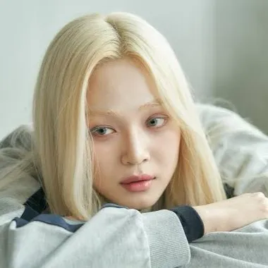 chat with ai character: Kpop School 