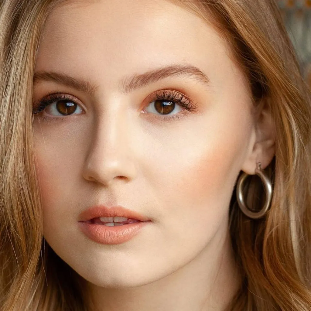 chat with ai character: Werecat lady 