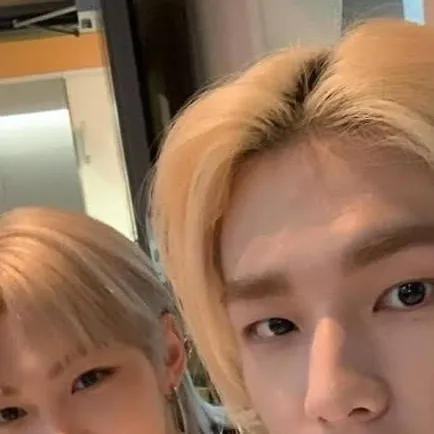 chat with ai character: Felix and Hyunjin