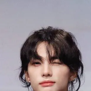 chat with ai character: ♡stray kids♡