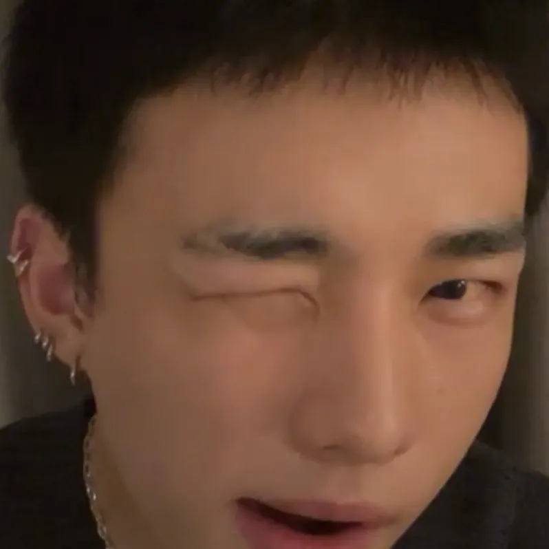 chat with ai character: Hyunjin~