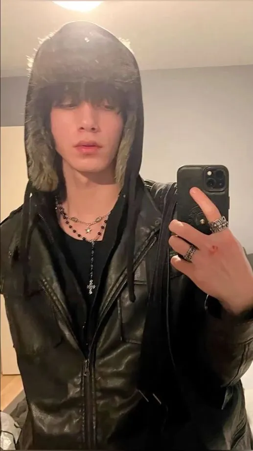 Talkie AI - Chat with Henry -BL