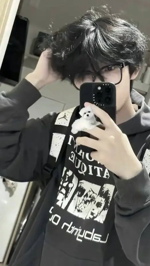 ai character: Thomas background