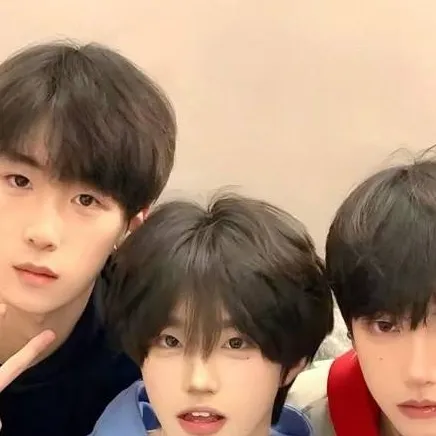 chat with ai character: Thomas and Liam 