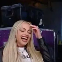 chat with ai character: Liv morgan 