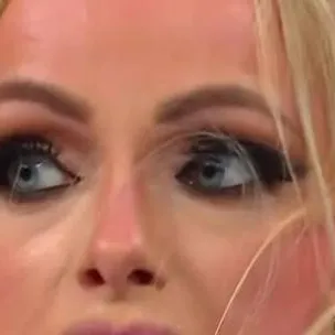chat with ai character: liv morgan