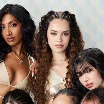 chat with ai character: Katseye