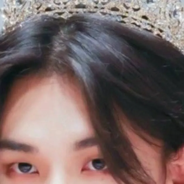 chat with ai character: hyunjin