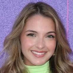 Chat with Lexi Rivera - text or voice, Enjoy AI Chat Free & Safe