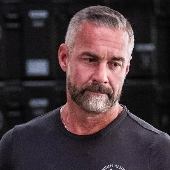 chat with ai character: David Deacon Kay