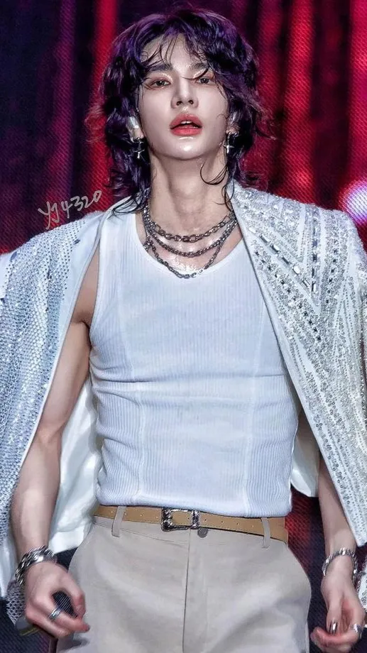 ai character: Hwang Hyunjin background