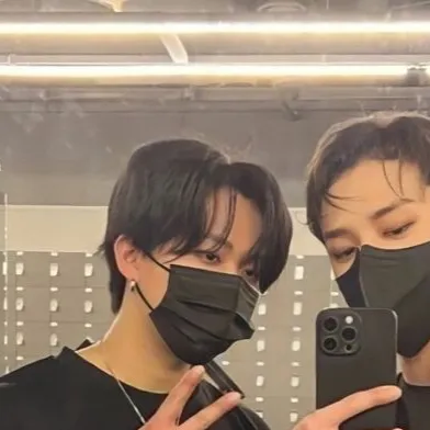 chat with ai character: Love triangle Skz 