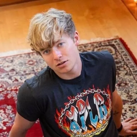 chat with ai character: Sam Golbach 