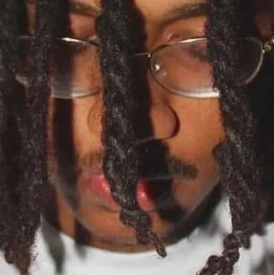 chat with ai character: Tayت