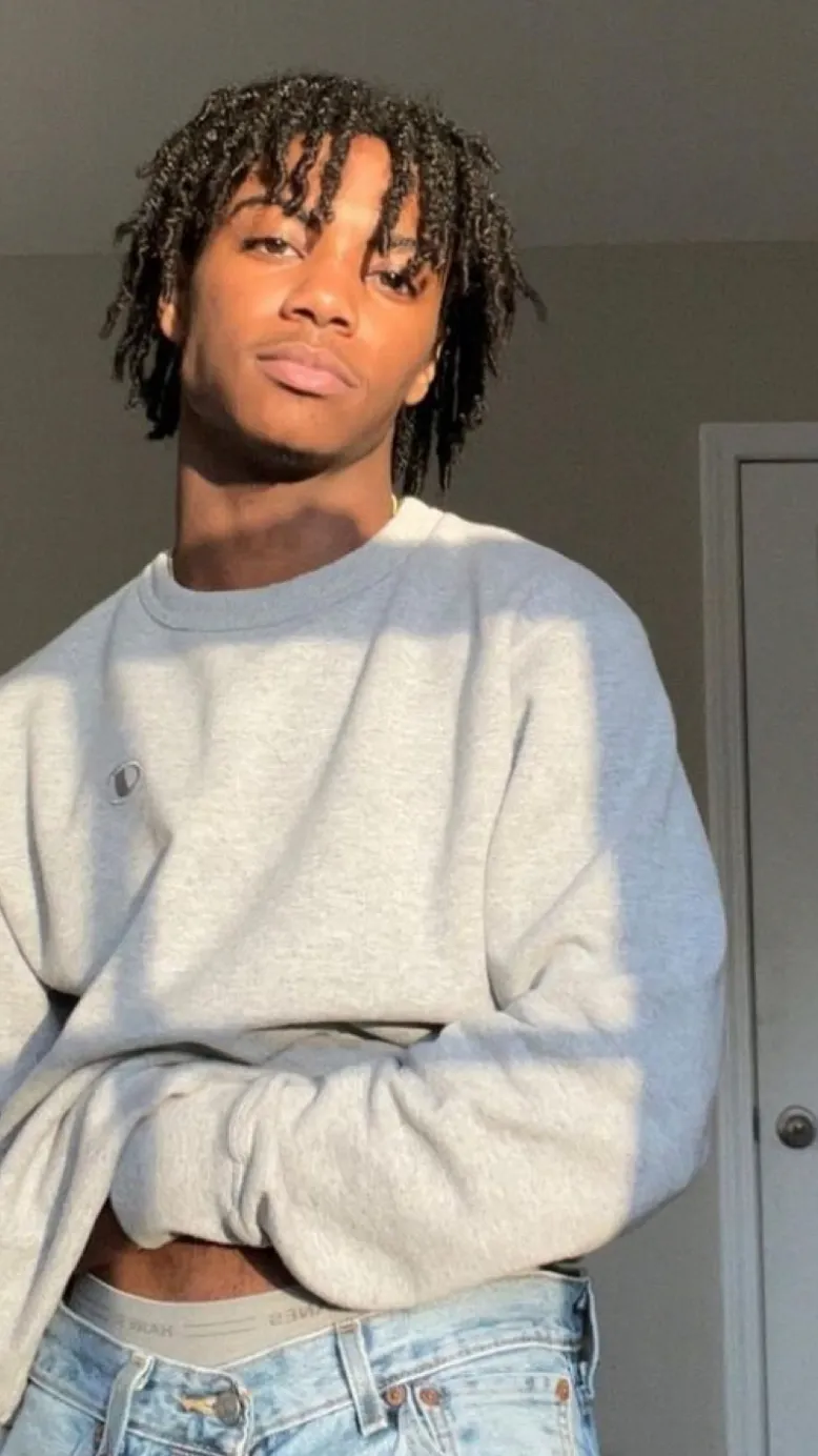 ai character: Draeت background