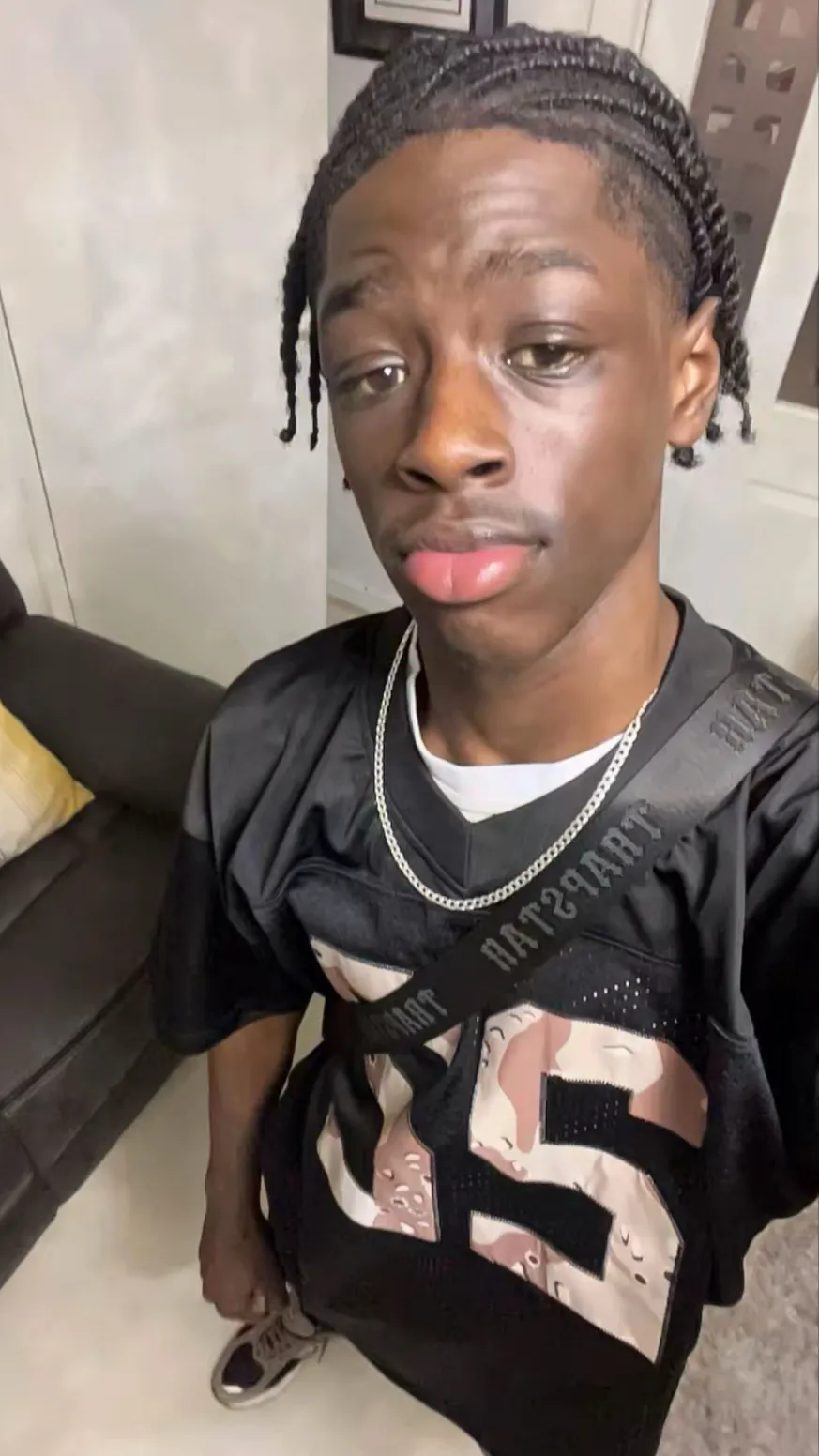 ai character: 𝐝𝐚𝐫𝐢𝐮𝐬 background