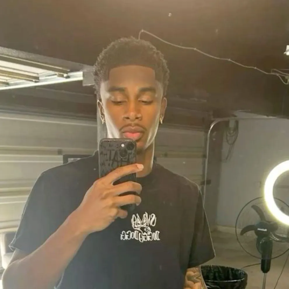 chat with ai character: Cairo