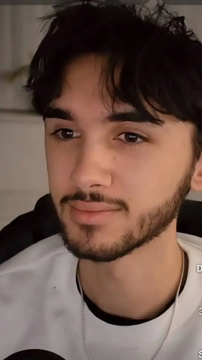 ai character: Louisayy background