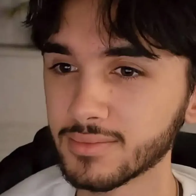 chat with ai character: Louisayy